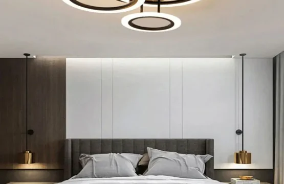 Lustra LED 72W maro cu 3 cercuri și telecomandă, design modern și intensitate reglabilă
