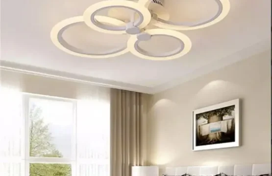 Lustra LED albă 72W cu 4 cercuri, telecomandă și aplicație mobilă, design modern reglabil
