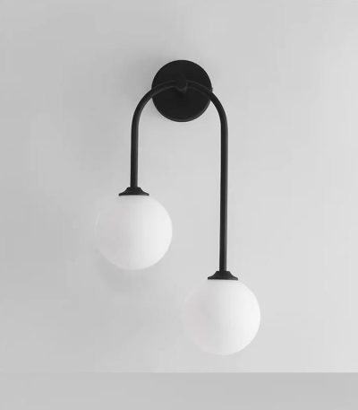 Aplica de perete neagră cu 2 globuri mate albe, formă U, dulie E14, H42 cm