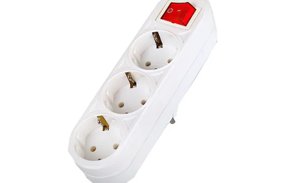 Stecher triplu cu intrerupator 16A 2P+E 3 prize alb