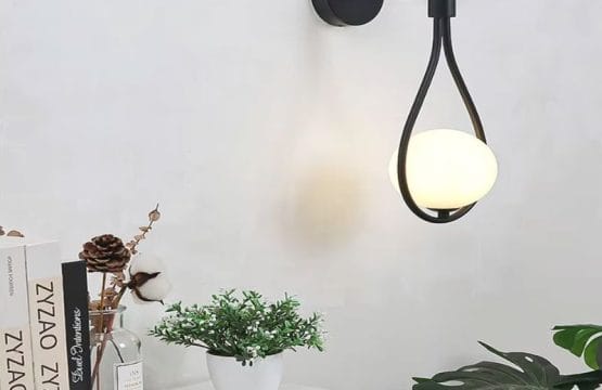 Aplica de perete lacrimă neagră cu 1 glob alb din sticlă, dulie E14, H44 cm