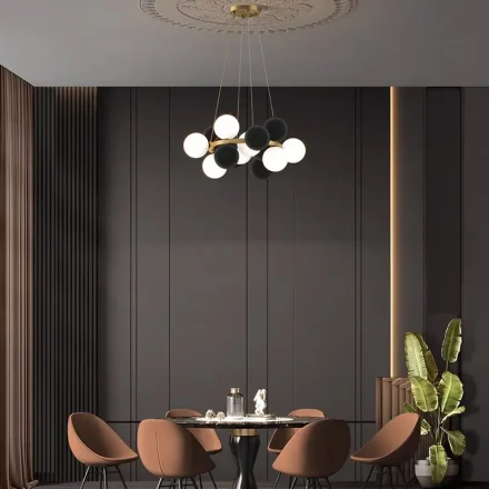 Candelabru auriu cu 16 globuri din plastic rezistent și 8 decorative din catifea neagră, Ø60 cm