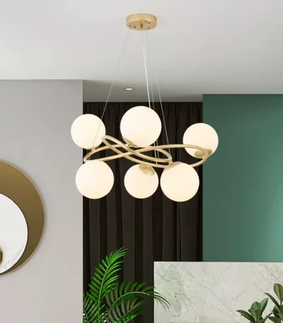 Candelabru auriu cu 6 globuri de sticlă albă, dulie E27