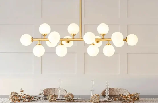 Lustra luxury 16 globuri albe cu structura metalica aurie diametru 90cm inaltime reglabila prin tije