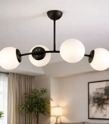 Candelabru negru globuri sticlă Marla cu 4 brațe aprins pe tavan
