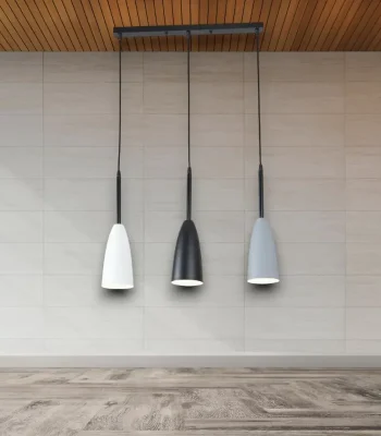Lustră liniară 3 pendule alb, negru și gri montată pe un tavan modern cu finisaj de lemn