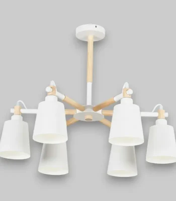 Lustră tavan albă E27 cu 6 brațe din metal și lemn suspendată într-o cameră cu decor modern